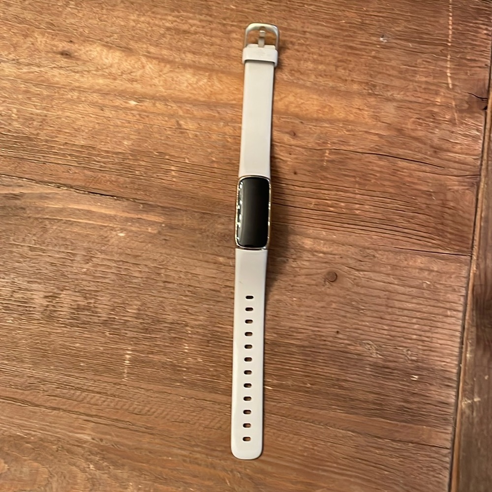FitBit Luxe Fitnesss and Wellness Tracker